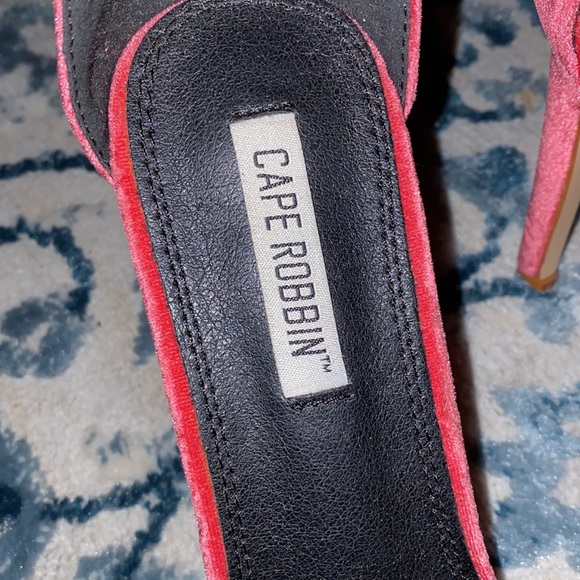 Cape Robbin Sandal’s - Picture 4 of 7